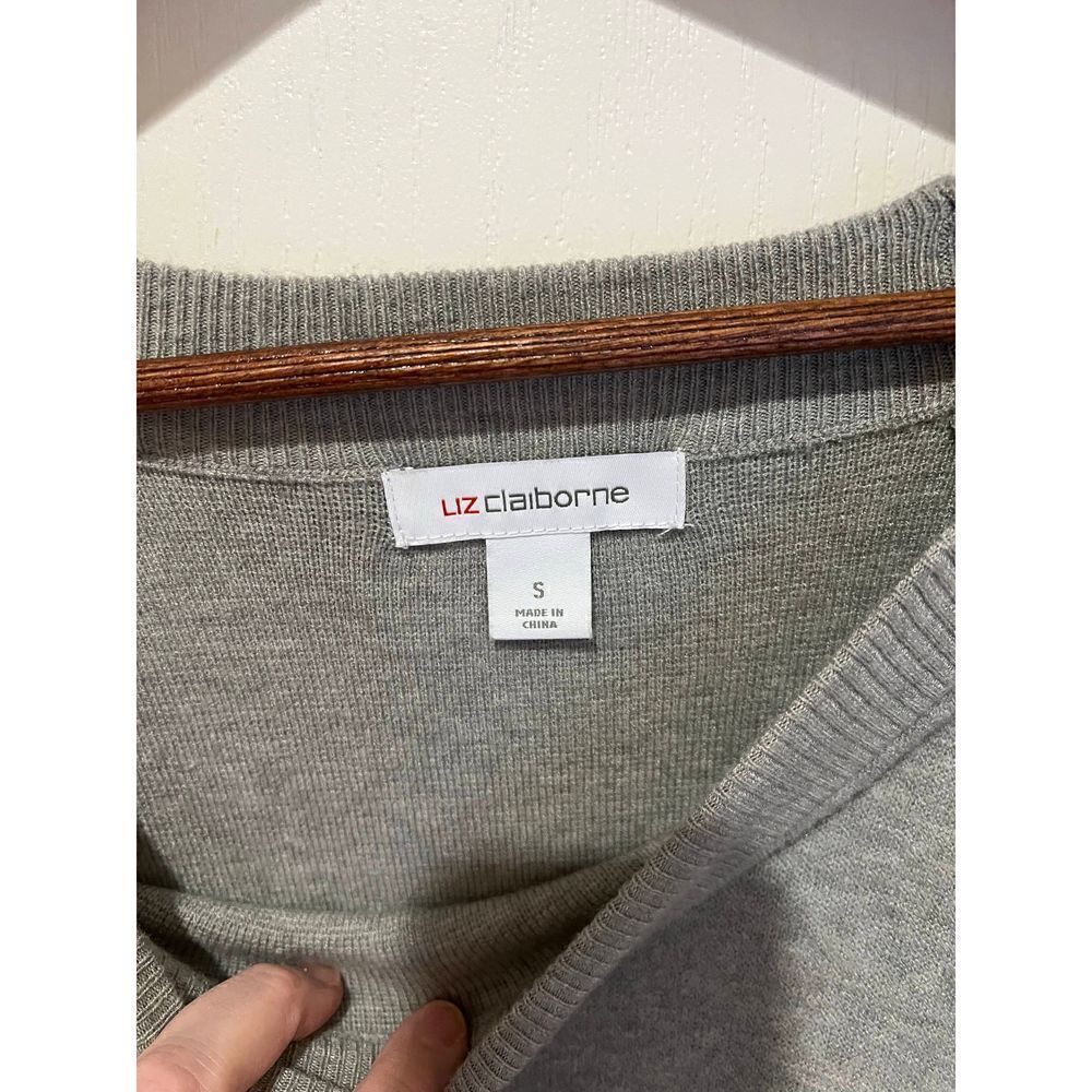 Liz Claiborne gray scoop neck sweater with slide slits at hips size Small - Picture 2 of 8